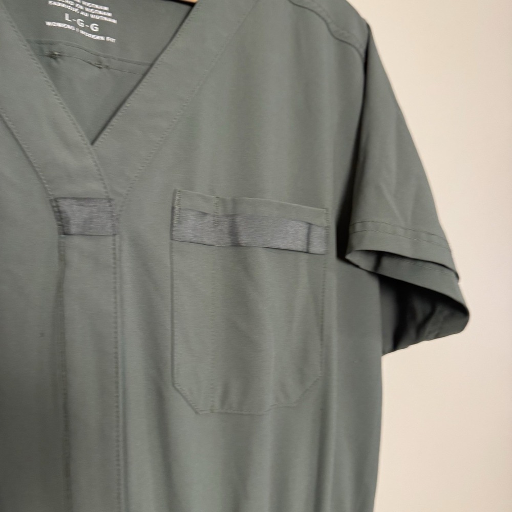 WonderWink Renew Women's Large Jumpsuit 7 Pocket V-Neck Stretch Cargo In Olive - Picture 9 of 16